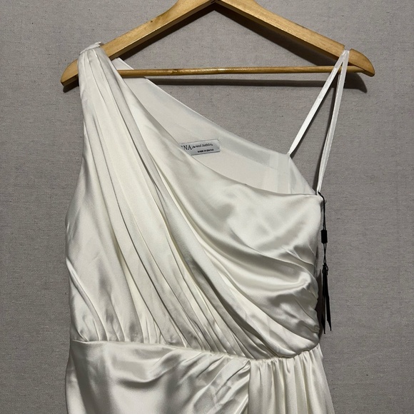 NWT Ieena for Mac Duggal Gathered One Shoulder Satin Faux Wrap Gown - size 4 - Picture 5 of 7